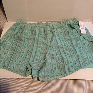 La Hearts Green Patterned Women Shorts
